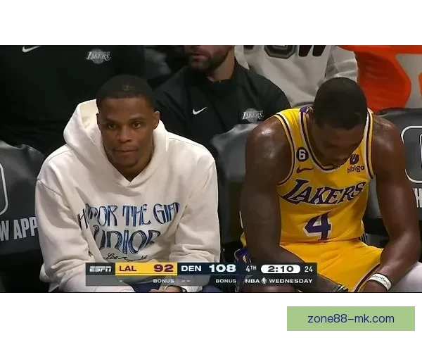 湖人提前缴械遭球迷痛批 勒布朗末节面无表情彻底失望