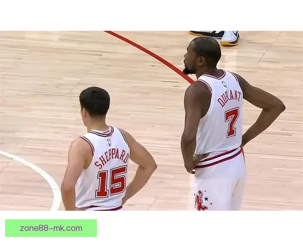 申京疑似腰部受伤多次捂腰返回更衣室比赛情况引关注